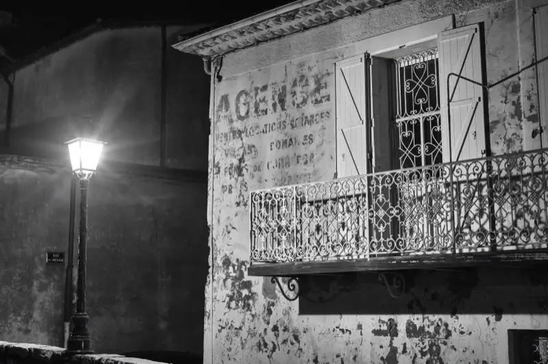 Old facade with street lamp | 2015 | France