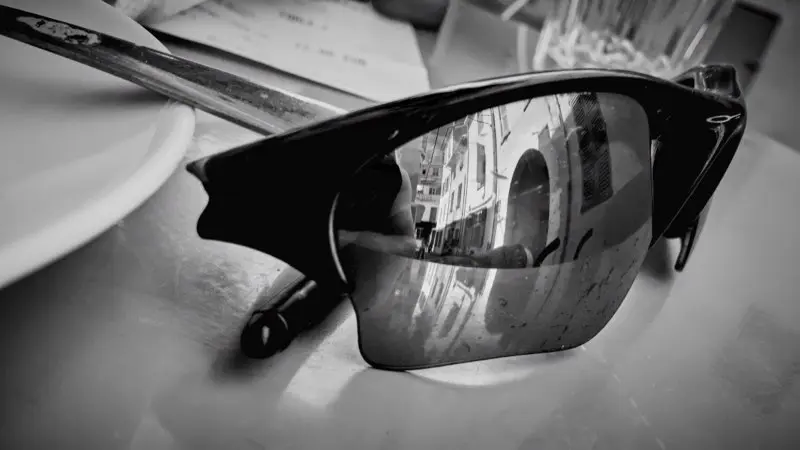 Reflet — street reflection in sunglasses | 2015 | France